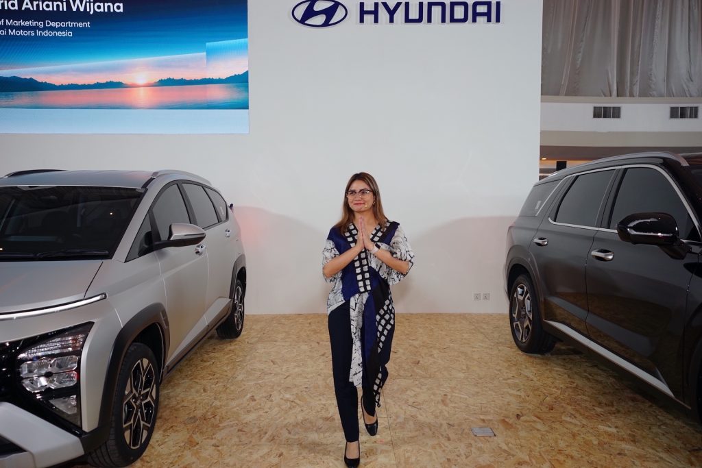 Astrid Ariani Wijana, Head of Marketing Department Hyundai Motors Indonesia berikan kata sambutan di GIIAS Semarang 2023 