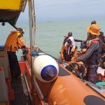 Nelayan Terpental ke Laut Saat Tarik Jangkar, Tim SAR Masih Cari Sakim di Perairan Lemah Abang