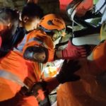Dua Penumpang Terjepit Usai Hiace Tabrak Truk di Tol Pemalang, Tim SAR Lakukan Ekstrikasi